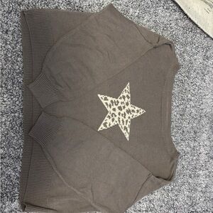 HOLLISTER - BROWN LEOPARD PRINT STAR SWEATER